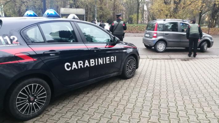 Montecchio: prima la fuga in auto, poi la testata ai carabinieri. Denunciati 