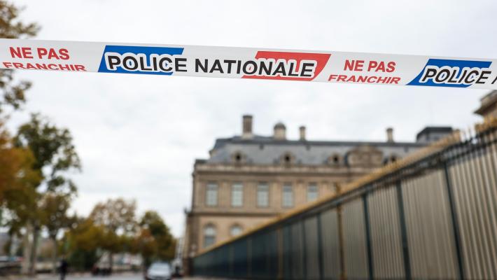 Rapina al Louvre, arrivati il ministro e la polizia 