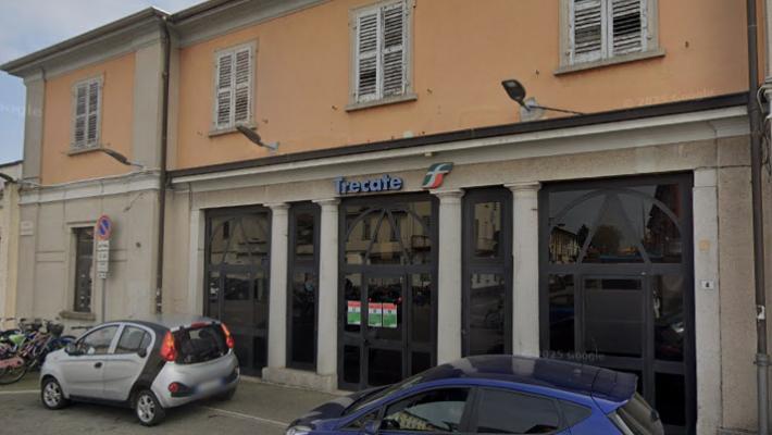 Novara, treno investe tre giovani. Un morto e due feriti. Interrotta la linea Milano-Torino 