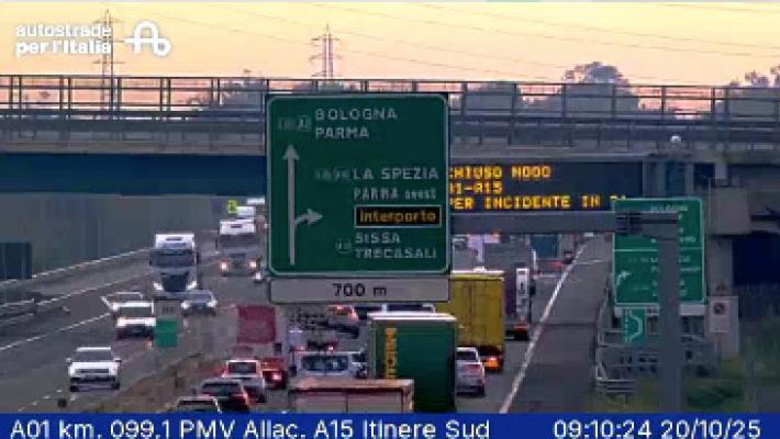 Disagi per incidente in A1 al bivio con l'A15 