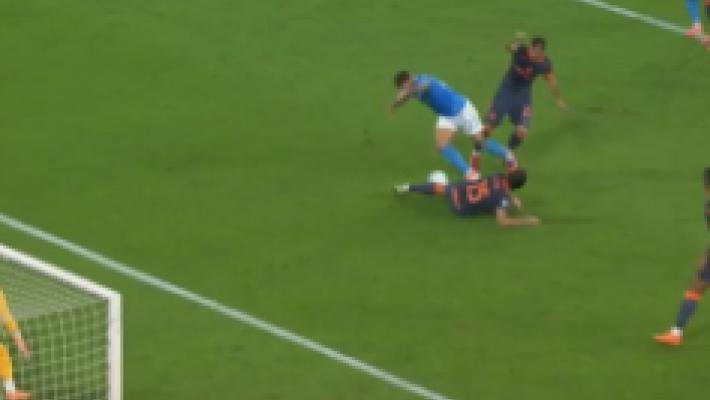 Mkhitaryan-Di Lorenzo, per i vertici arbitrali non è rigore: fermi per le prossime settimane Mariani, Bindoni e Var