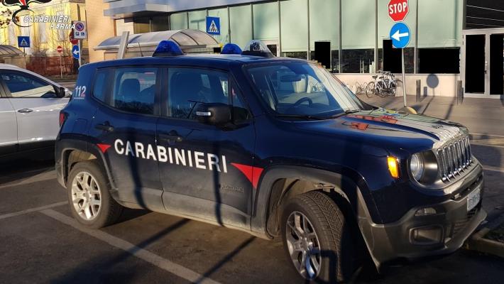 Medesano: all’interno del supermercato tenta il furto di 10 salami nascondendone alcuni in una busta e altri nei pantaloni. Denunciato 41enne italiano 