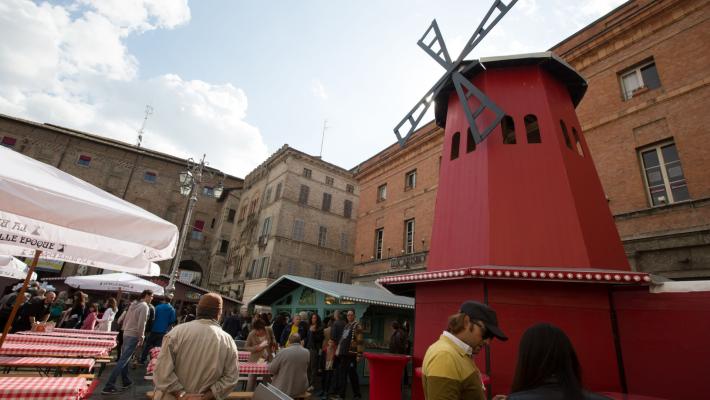 Dal 31 ottobre al 2 novembre, torna il Mercatino Regionale Francese in Strada Garibaldi