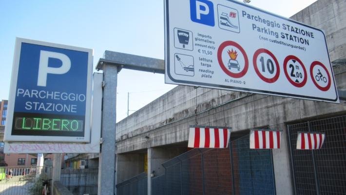 «Parcheggio sotterraneo della stazione, c’è da fidarsi della luce verde?» 
