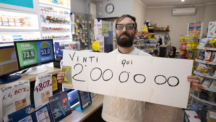 Vinti due milioni con un "gratta e vinci" in via XXII luglio