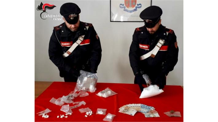 Blitz antidroga dei carabinieri in un appartamento in città. Arrestati due fratelli stranieri che nascondevano quasi 800 gr di cocaina