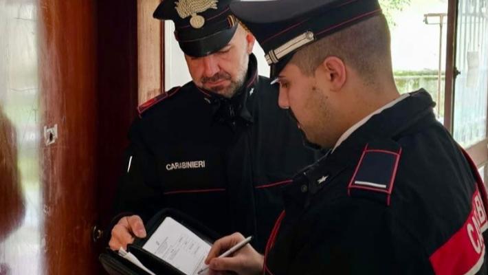 Occupano abusivamente un appartamento in città: quattro stranieri denunciati