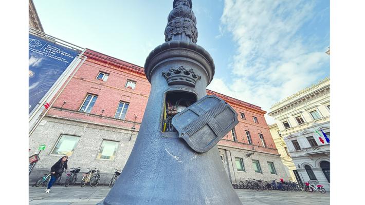 Quel lampione aperto in piazza