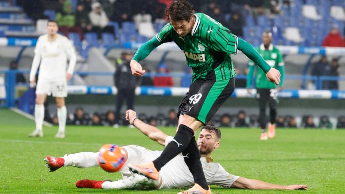 Ladri a casa del calciatore Pinamonti mentre è in campo per Sassuolo-Pisa: in casa c'erano i figli piccoli, bottino ingente 
