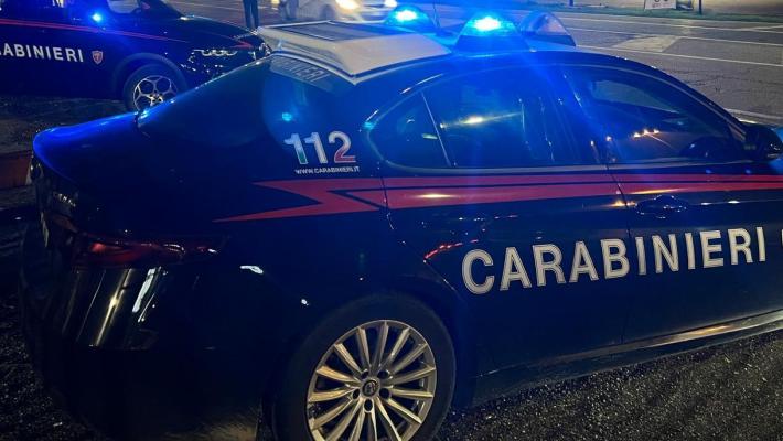 Fidenza: crea il caos e danneggia un bar della zona, poi usa violenza nei confronti dei carabinieri intervenuti: arrestato 24enne straniero