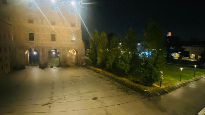 La foto: "Primo giorno di zona rossa, finalmente in piazzale della Pace si respira e si riesce a riposare"