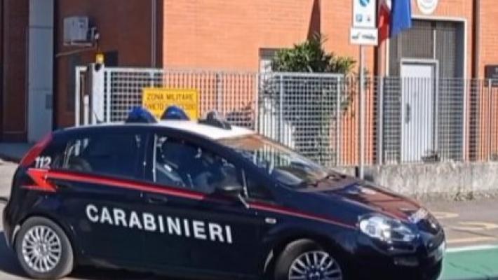 Sorpresi in un parco con diverse bottiglie di superalcolici rubate, nei guai due 21enni 