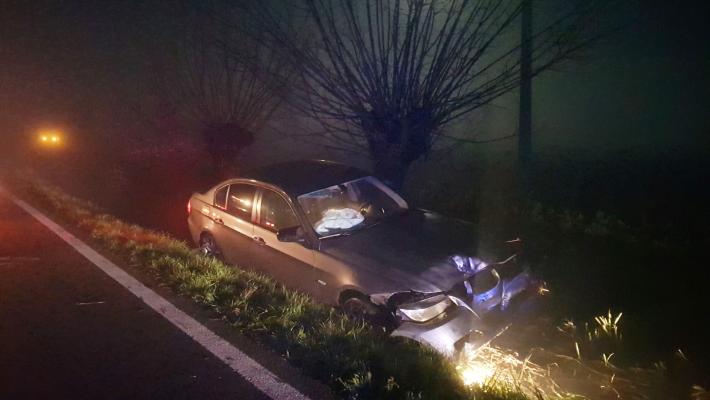Auto finisce in un canale a Busseto, a bordo quattro giovani: un ferito