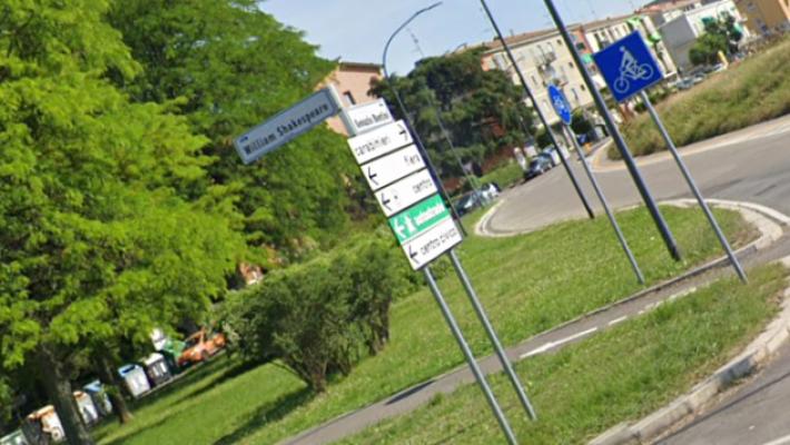  Disabile picchiato, caccia a tre ragazzi