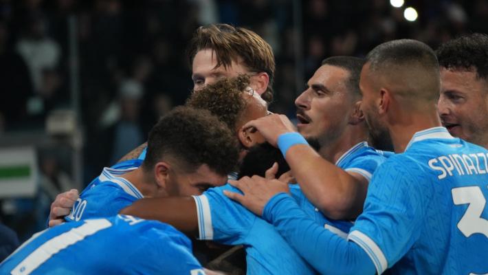 Napoli, prova di forza: 2-1 alla Juve e riconquista la vetta. Colpaccio Cagliari, 1-0 alla Roma e allunga sul Parma. Cremonese: 2-0 al Lecce. Lazio e Bologna 1-1 - Risultati e classifica