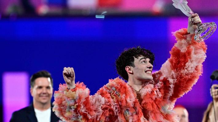 Nemo, vincitore di Eurovision 2024: "C'è Israele, restituisco il mio trofeo all'Ebu"