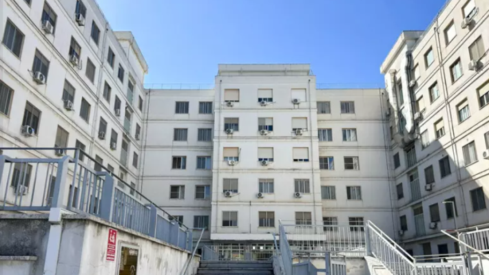 Muore a 39 anni in pronto soccorso dopo un dolore toracico, indaga la Procura