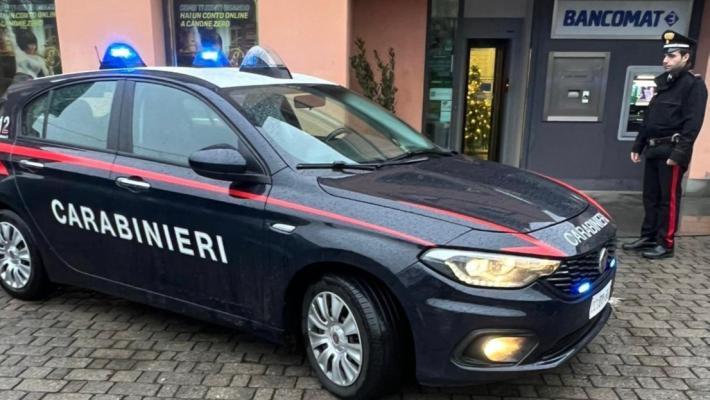 Compra un Gratta&Vinci con il bancomat rubato a un'anziana e incassa il premio: denunciato 24enne 