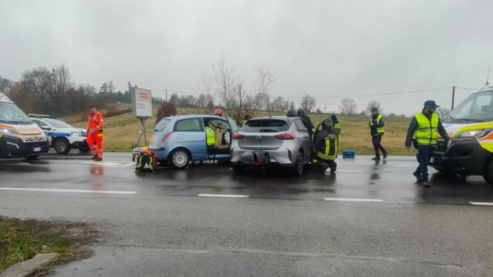 Scontro fra due auto tra Salsomaggiore e Fidenza: tre feriti a Vaio