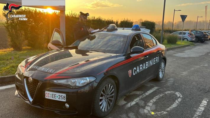 Ruba salumi al supermercato e dopo la fuga si rifugia in un bar. Arrestato 39enne italiano