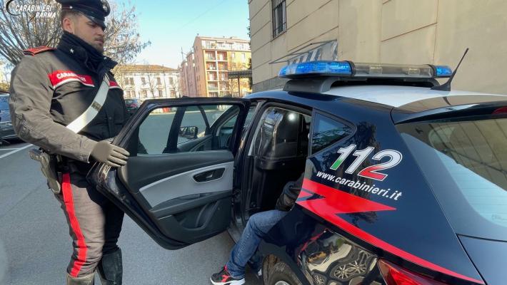 Parma: fermati quattro sudamericani su di un&rsquo;auto rubata in possesso di attrezzi da scasso. Uno era ricercato da mesi e dopo l&rsquo;arresto &egrave; stato portato in carcere