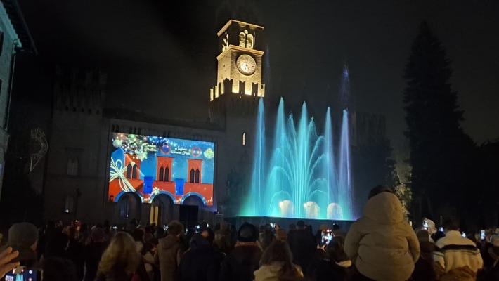 Piazza Verdi si colora con "Fontane luminose"