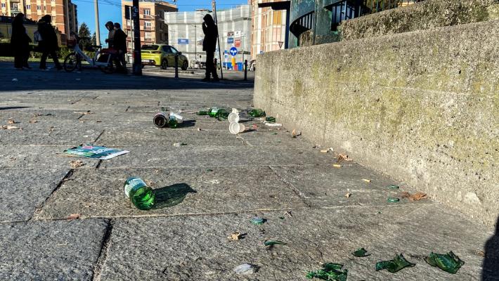 Piazzale Santa Croce ridotta a discarica