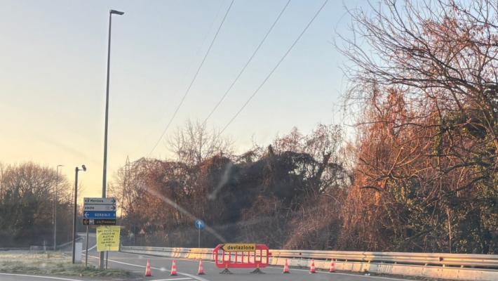 Lavori di potatura lungo il cavalcavia di via Mantova: modifiche alla viabilit&agrave; 