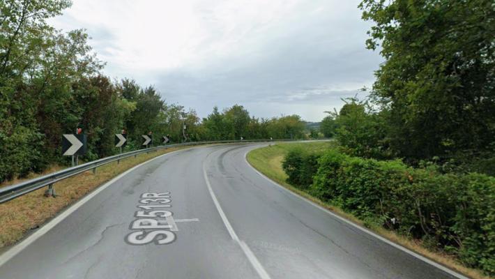 Auto fuori strada all'altezza delle curve del Masdone: ferita una 36enne a Traversetolo 