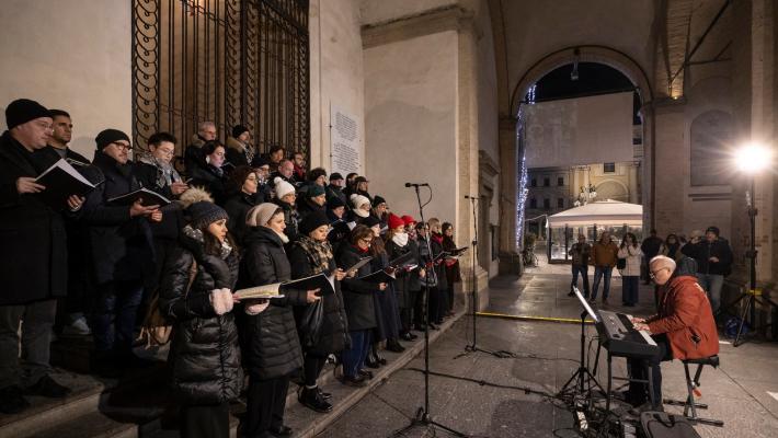 Sotto i Portici del Grano il concerto del coro del Teatro Regio: "Anche un omaggio alle vittime della tragedia in Svizzera"