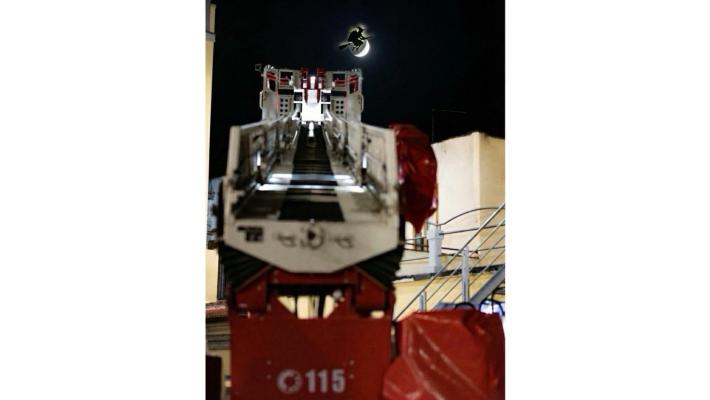 Befana con i vigili del fuoco