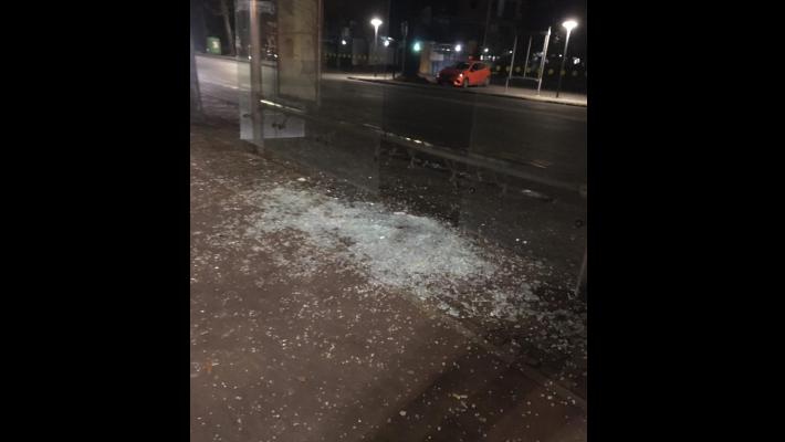 Pensilina di via Caprera in frantumi, il Team Vannacci: "Citt&agrave; in movimento? Gli unici che si muovono sono i delinquenti"