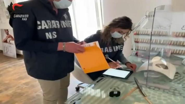 Trattamenti estetici avanzati senza qualifica. Scattano sanzioni.