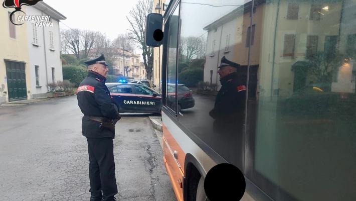 San Secondo P.se: rimproverato perch&eacute; fuma a bordo, si vendica spaccando il vetro dell&rsquo;autobus. Giovane straniero denunciato per danneggiamento.