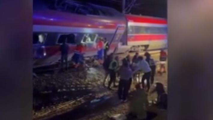 Almeno 5 i morti in un deragliamento di due treni in Spagna  tra Malaga a Madrid