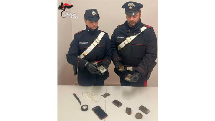 Traversetolo: blitz antidroga dei carabinieri. 24enne arrestato con oltre mezzo chilo di hashish