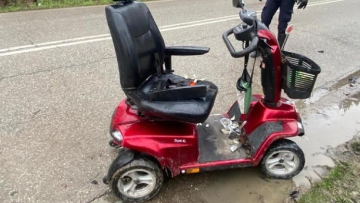 Investe disabile in carrozzina e non si ferma, rintracciata e denunciata