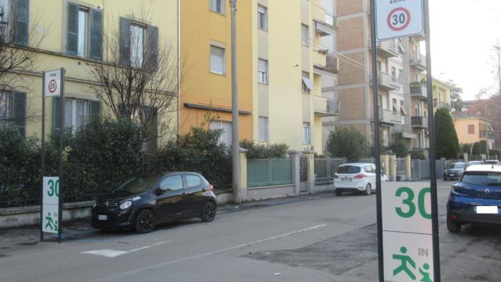 "Zona 30" ecco la nuova segnaletica in via Sassari e dintorni