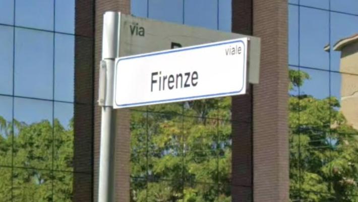 Violenta rissa in via Firenze, forze dell'ordine sul posto: ci sono dei feriti