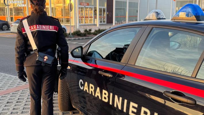 Porta via formaggio e vestiti a Monticelli, poi fugge su un furgone rubato Sorbolo: denunciato 27enne 