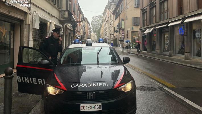 Sorpreso a spacciare hashish in un bar del centro: pusher arrestato e allontanato dalla zona rossa