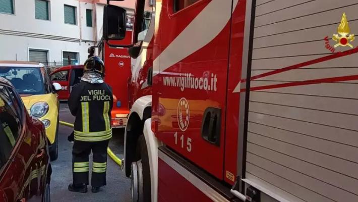 Crolla parte di un muraglione a Genova, sfollate quattro famiglie