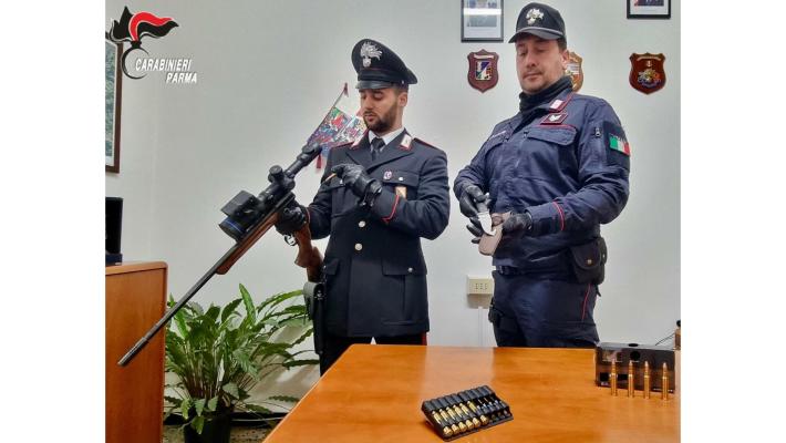 Pellegrino parmense: bracconaggio e armi cariche in auto - blitz notturno dei carabinieri. quattro persone denunciat