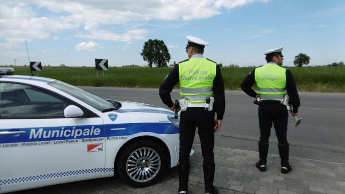 Coinvolto in un incidente con patente falsa