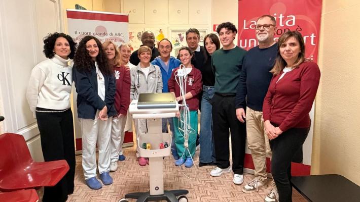 Novit&agrave; alla cardiologia pediatrica: donato un  elettrocardiografo  di nuova generazione