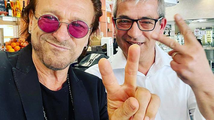 "Bono in un bar a Bologna", foto virale, ma era un sosia