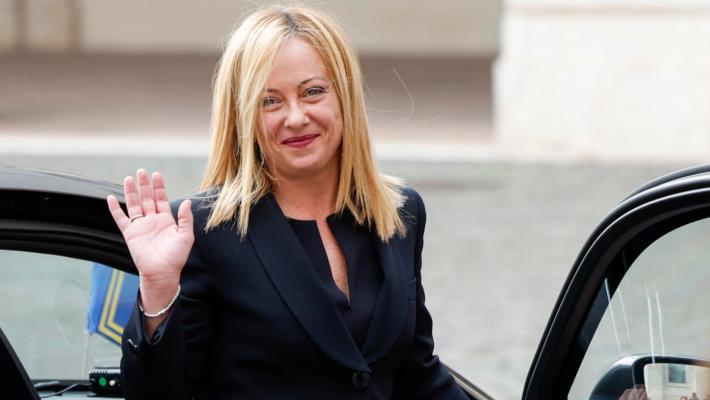 "Chiamatela il Signor Presidente del Consiglio", polemica social sul titolo della Meloni