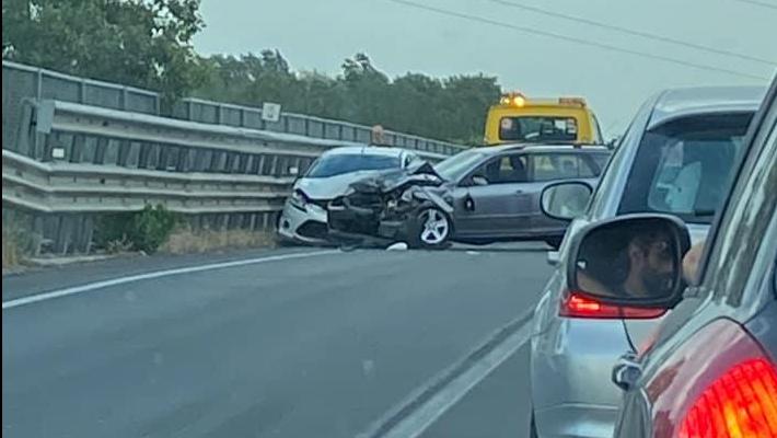 Frontale in tangenziale a Fraore: due feriti gravi