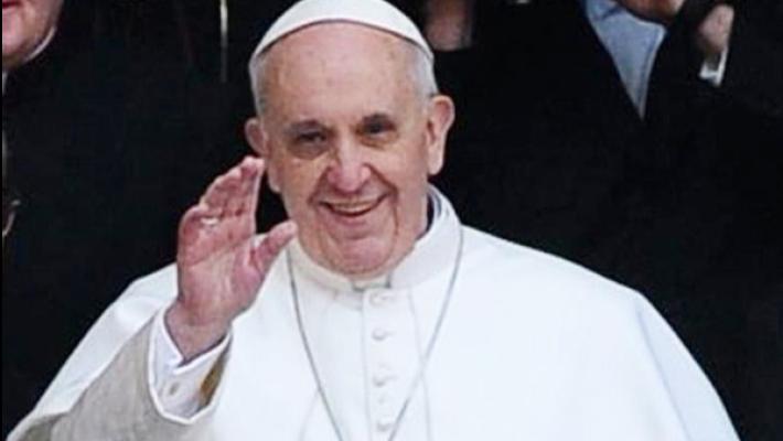 Papa, i genitori non condannino i figli gay