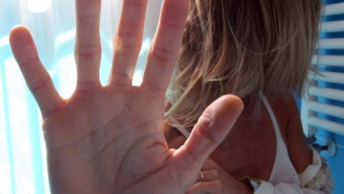 Turista romagnola denuncia violenza di gruppo in Salento: si indaga anche per revenge porn